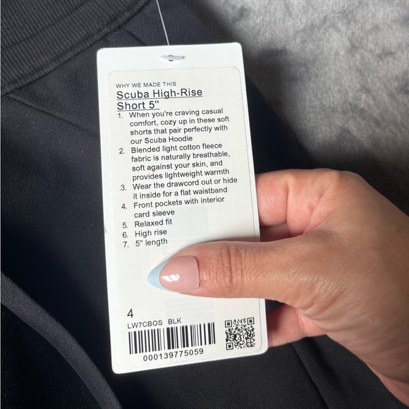 NWT Lululemon Scuba High-Rise Short 5" - Size 4 - Black - Picture 4 of 5